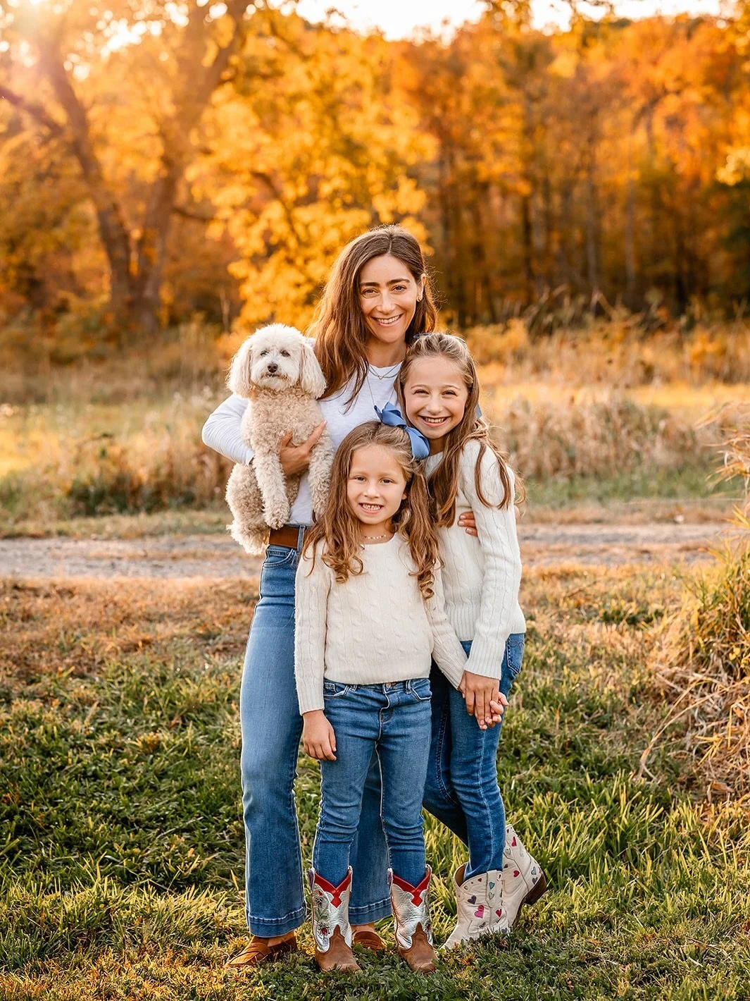 Time to get your holiday card photos! Go to the link in bio to check out mini-session options or to inquire about a full session :) I hate having to turn people down once my schedule is full, but there&rsquo;s only so much I can do! 

#ctfamilyphotog
