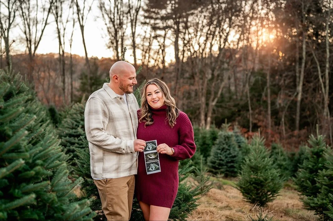 Not really sure how this happened but Tree Farm Minis are in just TWO WEEKS (+2 days)! 🙃😮🥰

Grab a spot at the link in bio!

#treefarmphotos #ctfamilyphotographer #christmasminisessions #holidayphotos #ctkids #ctfamily #ctmoms
