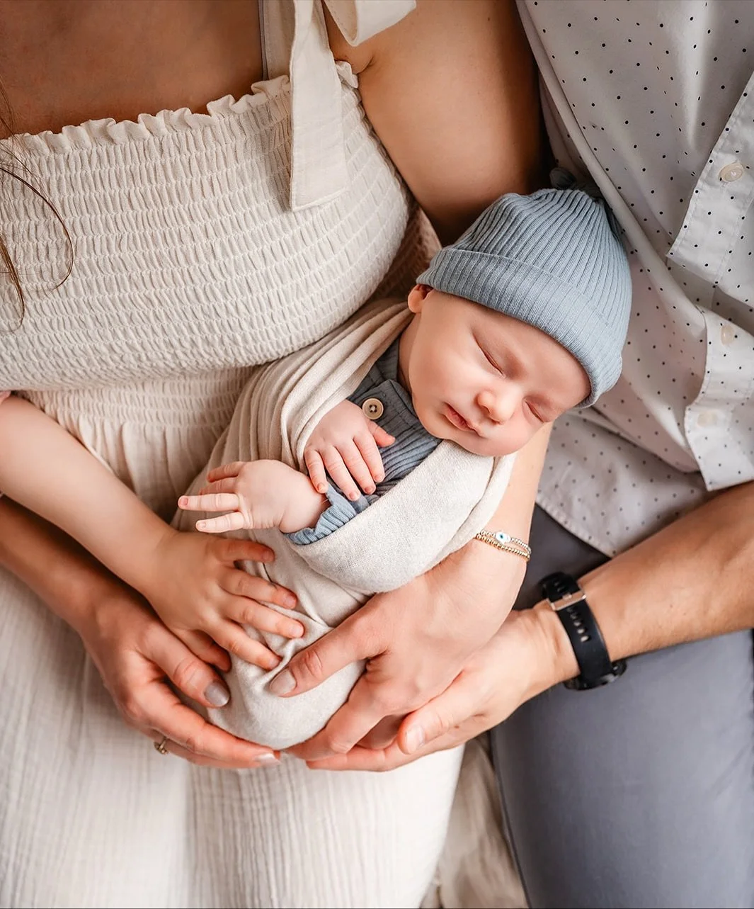 ➡️ One year later, still in blue 🩵 Why do they have to grow so dang fast? 🥹🥺😭🥲

#ctnewbornphotographer #Connecticutphotographer #familyphotos #fallphotos #newbornsession #ctmoms #ctkids #clickproelite #clickcommunity