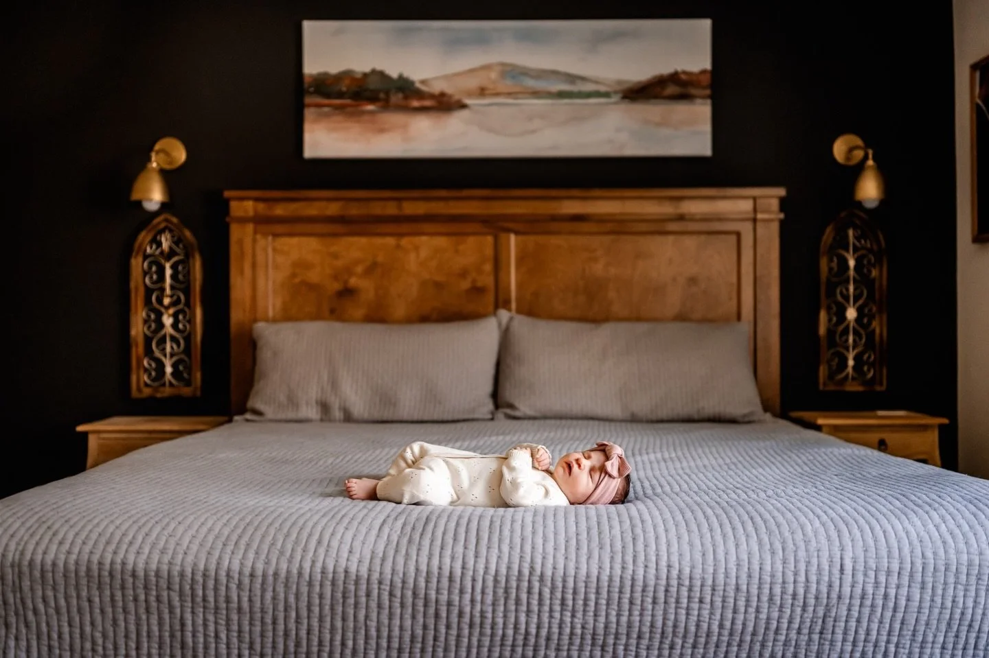 Just had to share the most stately master bedroom I&rsquo;ve ever seen 🤩 Though, Baby B still steals the show!

#ctnewbornphotographer #connecticutfamilyphotographer #ctmoms #ctkids #connecticut #newbornsession #newbornphotos #wearememorycatchers #c
