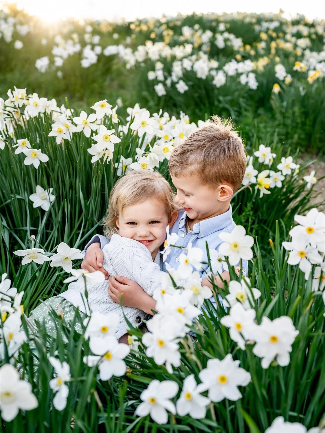 Daffodil season is coming 🌼 

I may be quiet on social media lately, but the hasn&rsquo;t slowed down the bookings! My spring calendar is almost full, so don&rsquo;t wait to get in touch. I haven&rsquo;t decided yet on spring/summer minis&hellip; wh