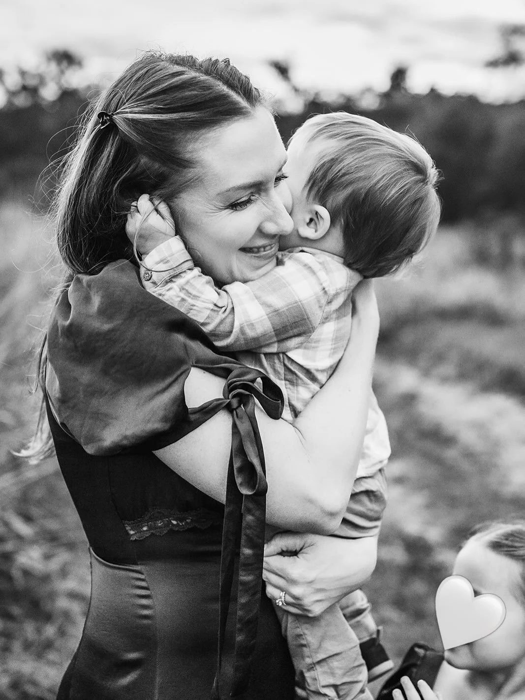 Update: Tree Farm minis are sold out!! 😲 Truly amazing, thank you! There are still a few openings for Fall foliage minis on October 17th. Go grab one! 

#ctfamilyphotographer #connecticutmoms #familyphotos #ctmoms #fall