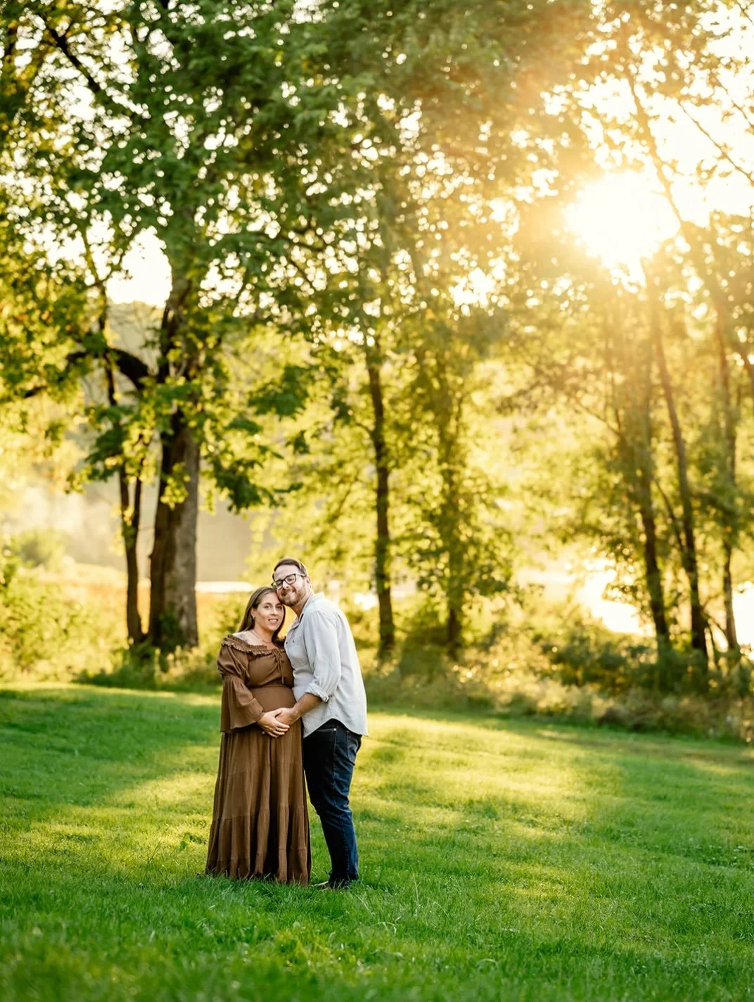 Just a reminder for next year&hellip; late summer is an awesome time for outdoor photos 🙌🏼

#ctfamilyphotographer #maternityphotoshoot #ctmoms #connecticutphotographer #familyphotos