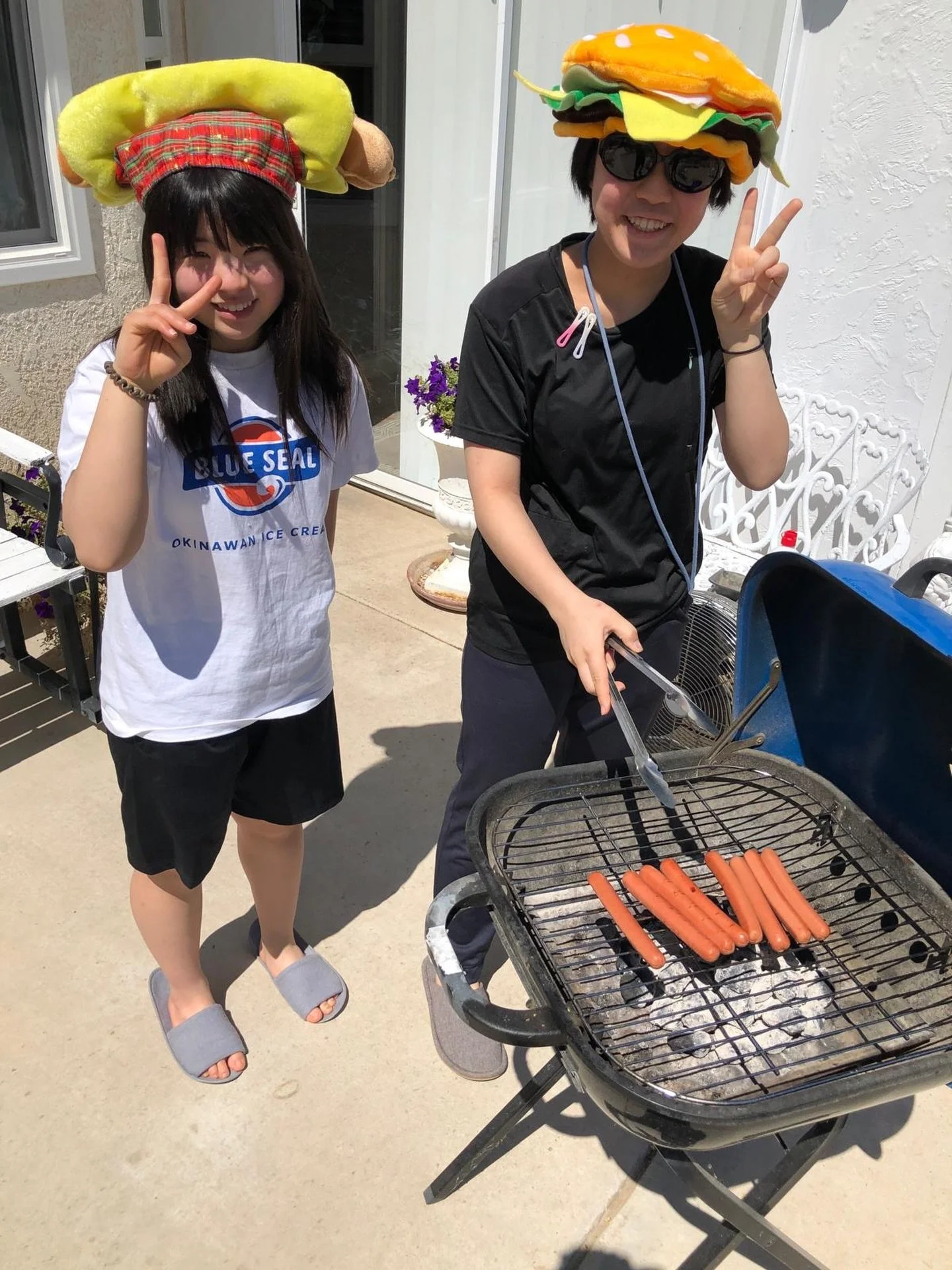 Grilling up a classic American lunch! 🌭
#exchangestudent #goworld #california