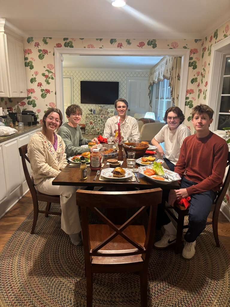 Welcoming French students to the U.S. 🇫🇷✈️

From airport arrivals to dinner with their host families&hellip;
this is where the homestay experience really begins. 

#goworld #homestay #french #exchangestudent