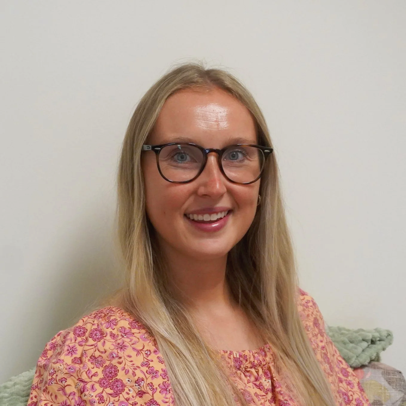 Alyssa Platt, licensed therapist at Dandelion Therapy Group providing online virtual therapy services across Florida.