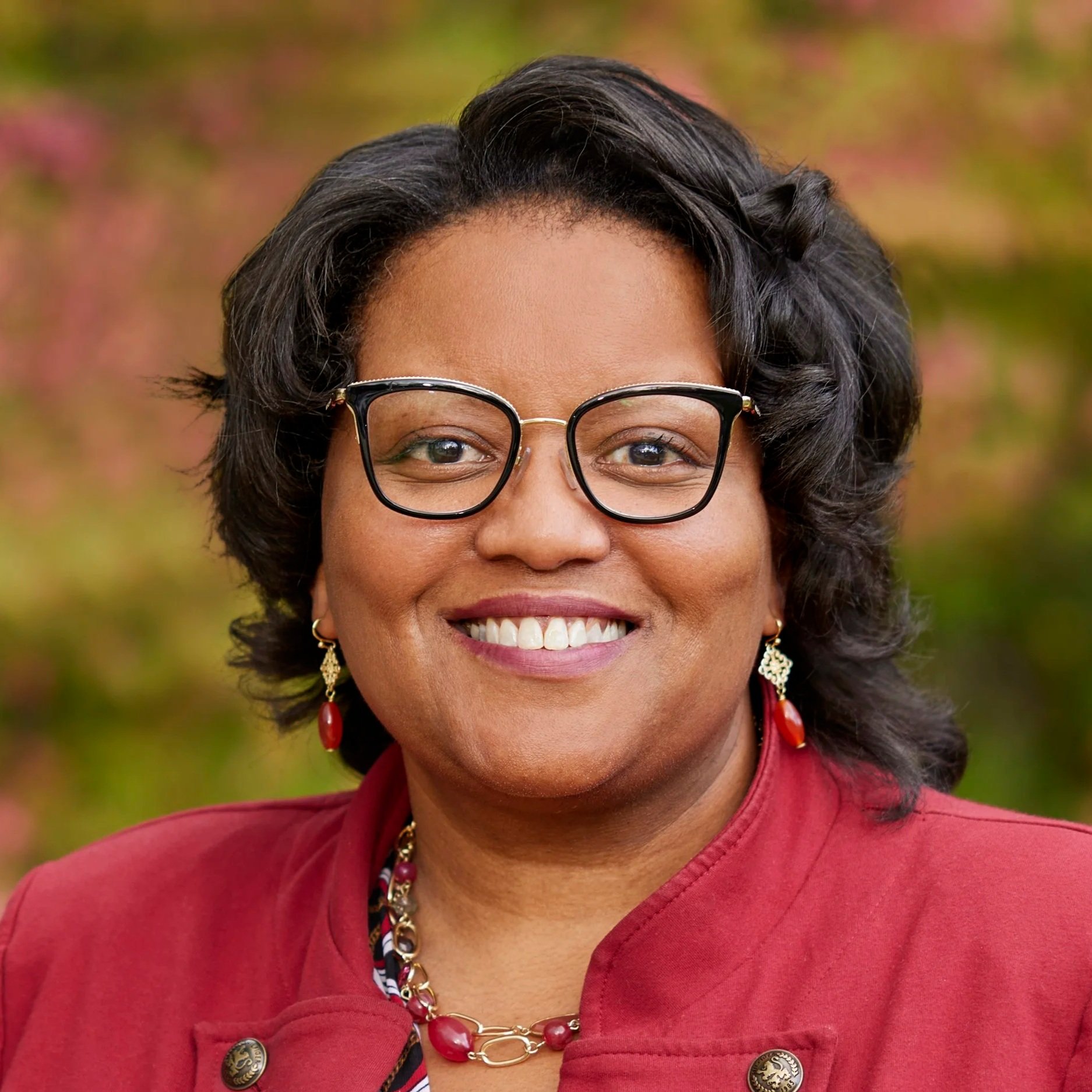 Tracey Weeden, LCSW, a therapist at Dandelion Therapy Group in Punta Gorda, providing a warm and professional smile.