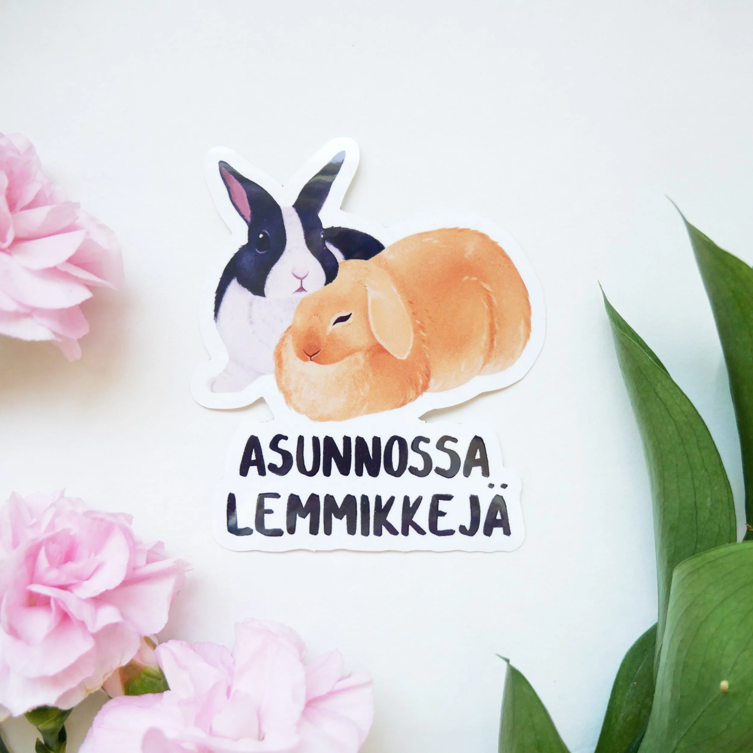 "Asunnossa lemmikkejä" removable sticker (Bunny)