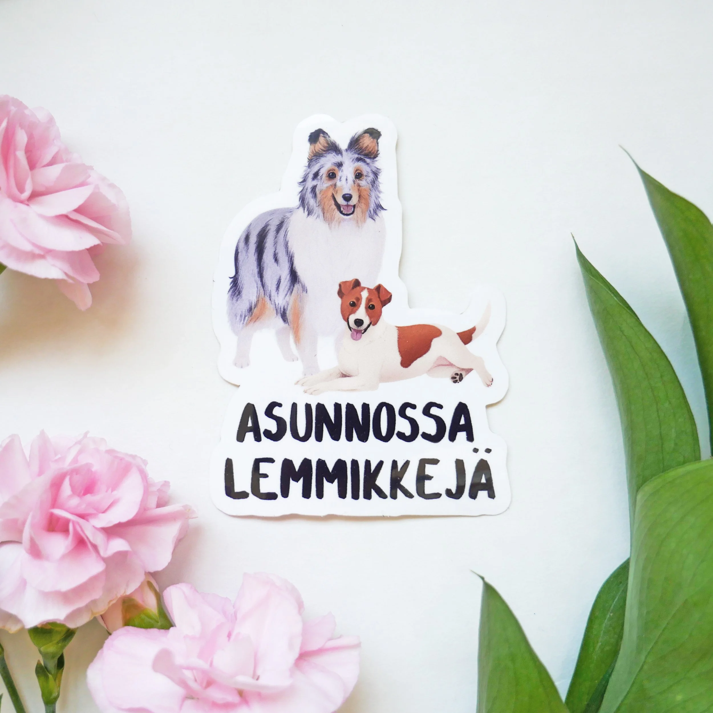 "Asunnossa lemmikkejä" removable sticker (Dog)
