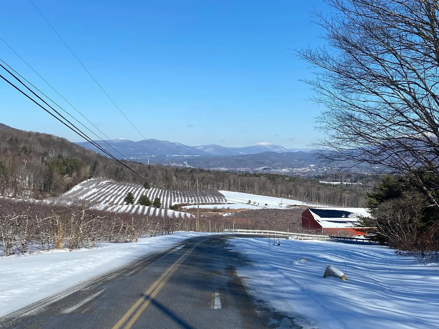 So fortunate to live in a place that offers beauty like this everyday #tonyconnerart #vermont #winter #winterinvermont
