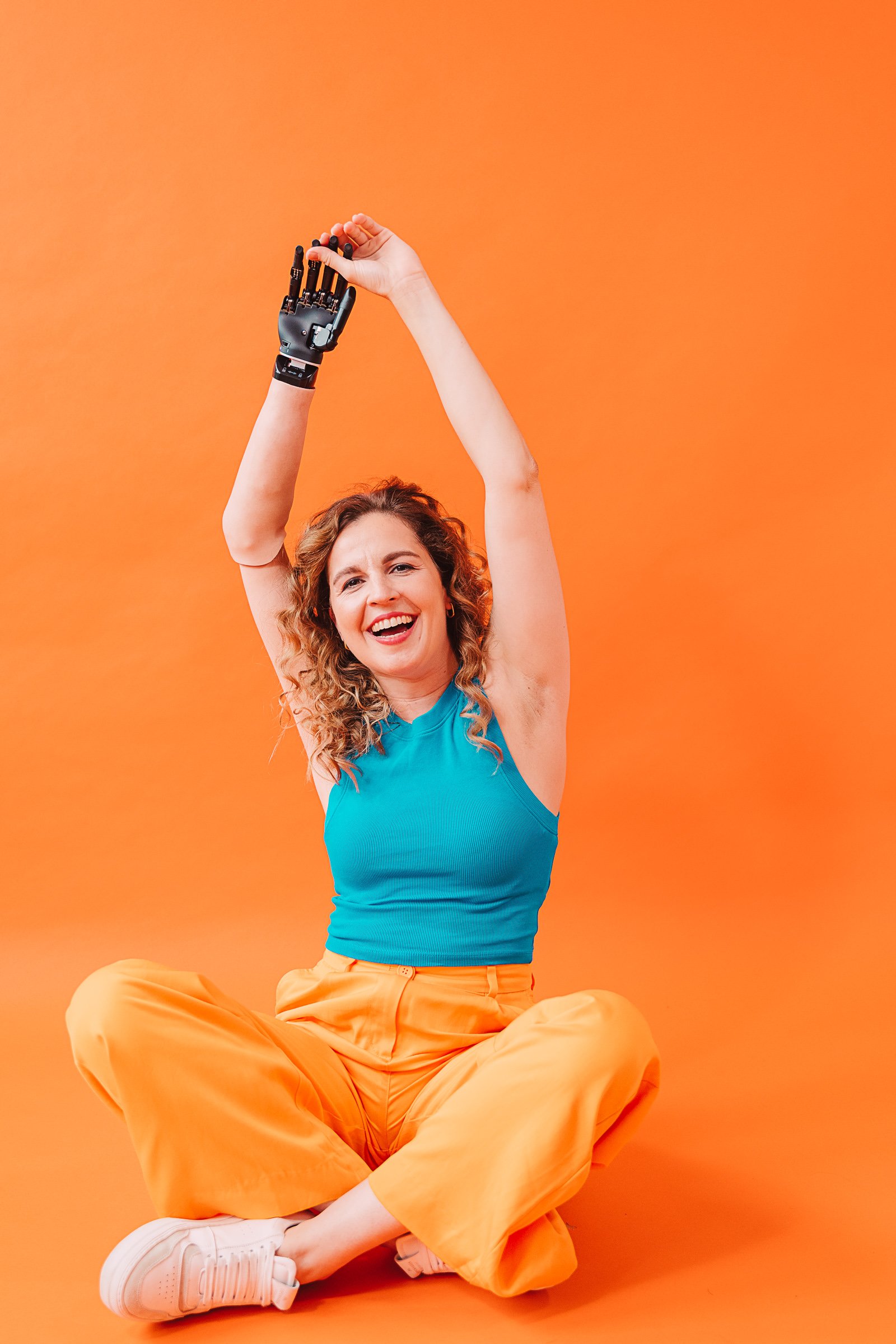 portraitfotografie shooting in köln: willkommen in meinem kölner fotostudio! hier entstehen farbenfrohe portraits, businessfotos, personal branding fotografie und alles, was du für dein unternehmen brauchst. als kölner fotografin unterstütze ich dich