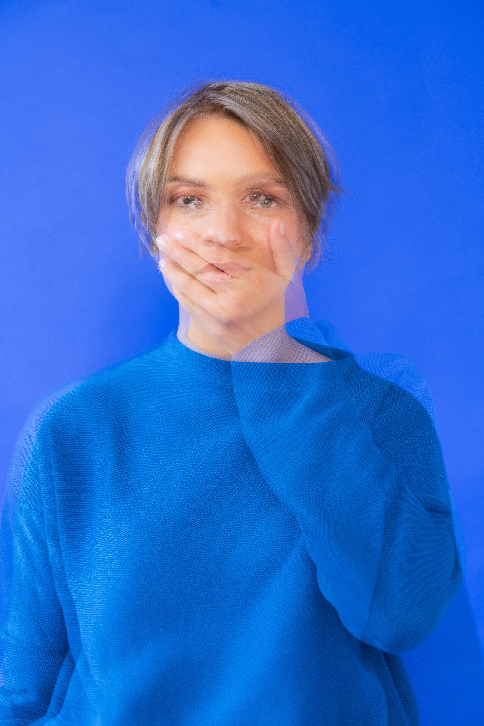 Farbenfrohe Branding-Fotografie in Köln für Gründerinnen und selbstständige Frauen: Authentisches Business-Porträt mit lebendigen Farben, natürlichem Licht und moderner Bildsprache. Personal Branding Fotoshooting für Female Entrepreneurs, das Persönl