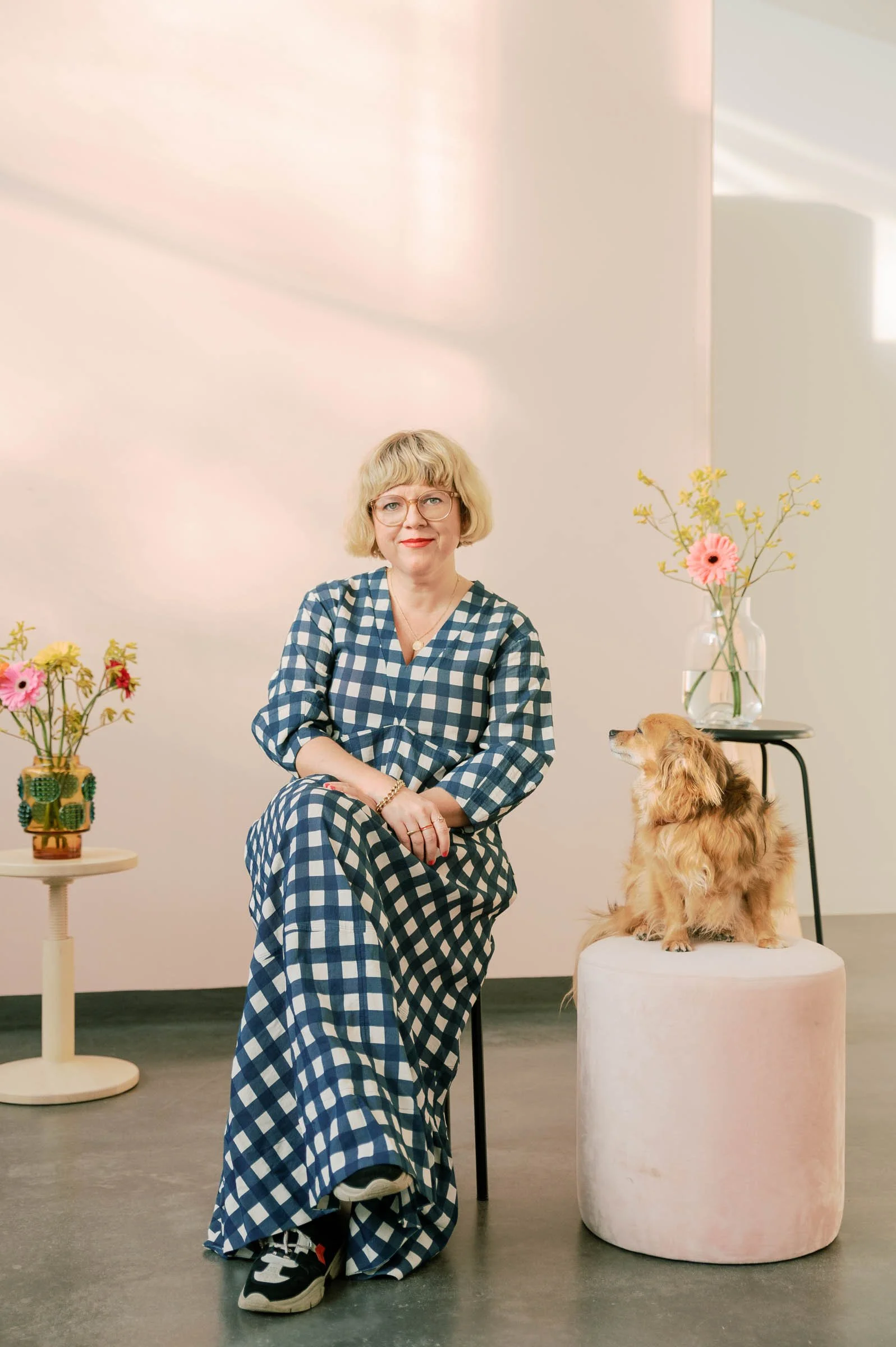 Personal Branding Fotografien so authentisch wie Du! Als Kölner Werbefotografin gestalte ich lebendige Personal Branding Fotos und Businessportraits für kreative Frauen und Unternehmerinnen. In meinem Fotostudio in Köln stehen verschiedene Props und