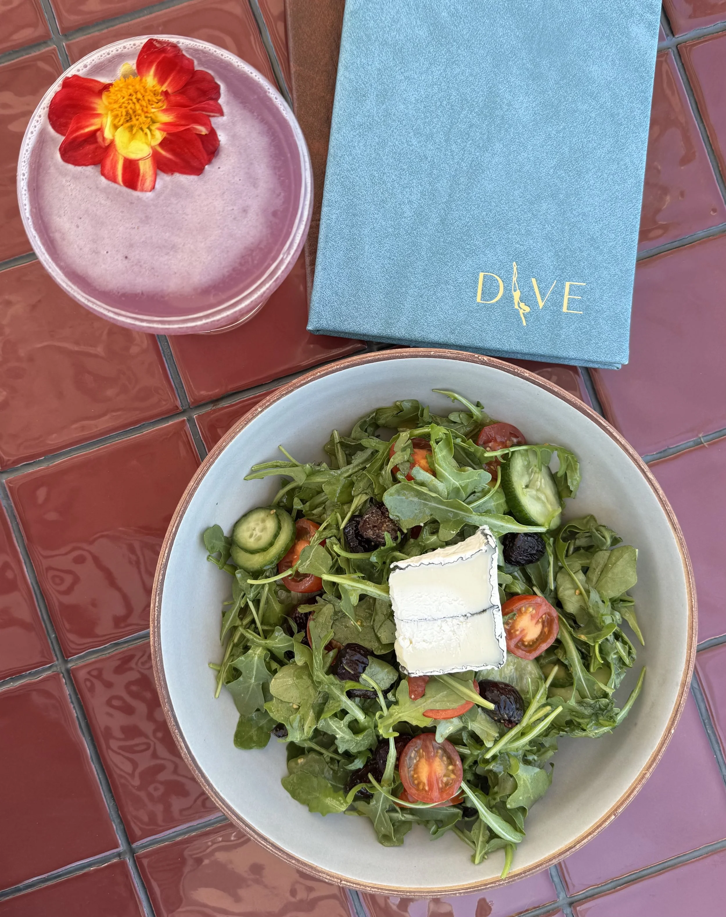 Review: Dive restaurant is for the girls