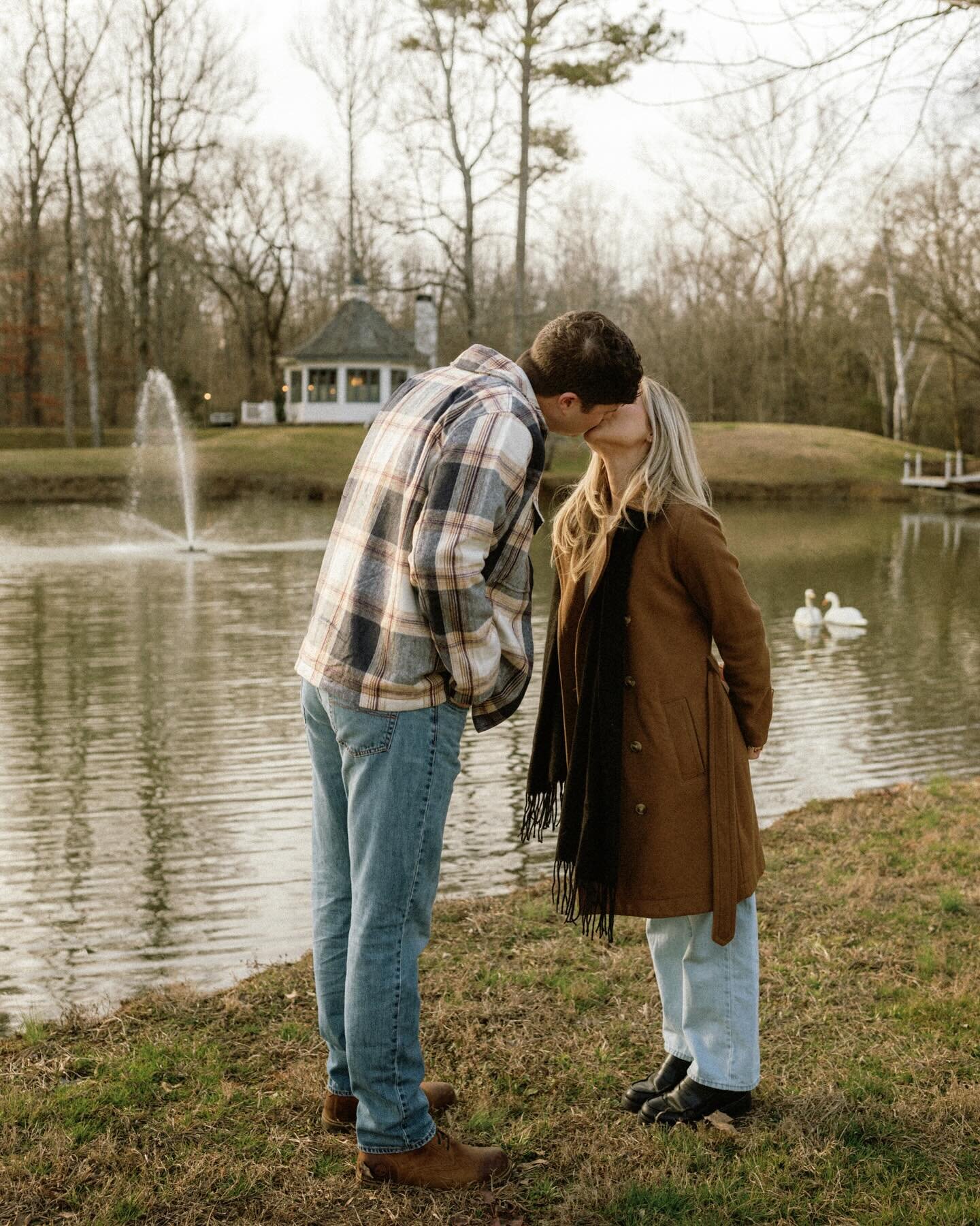 This shoot lives in my head rent free. 📚💭🦢 
.
.
.
Knoxville Photographer, Chattanooga Photographer, Tennessee Photographer, Documentary Wedding Photographer, Storytelling Photographer 
.
Planning and styling by @soulhoneyphotos.