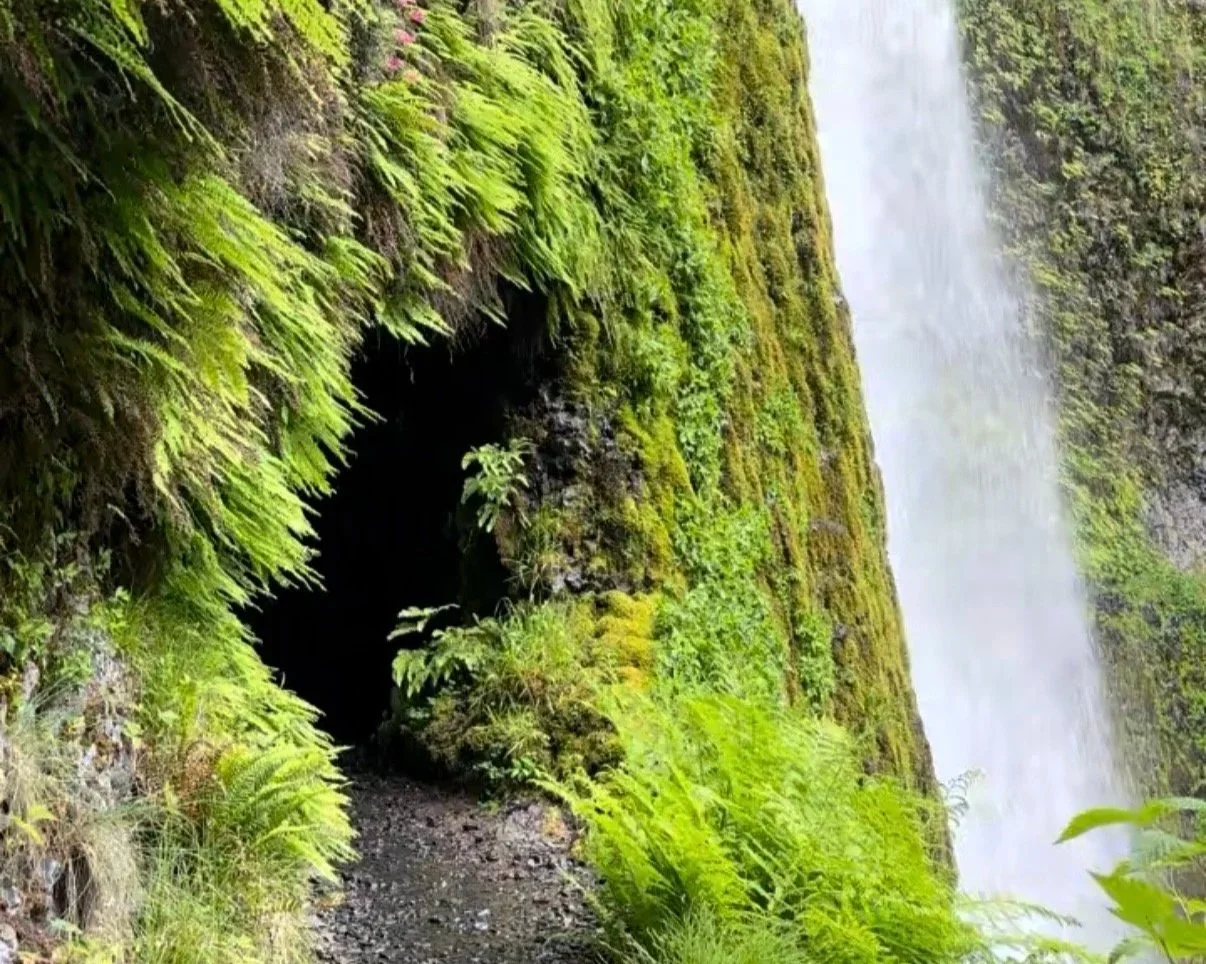 Tunnel falls in Oregon