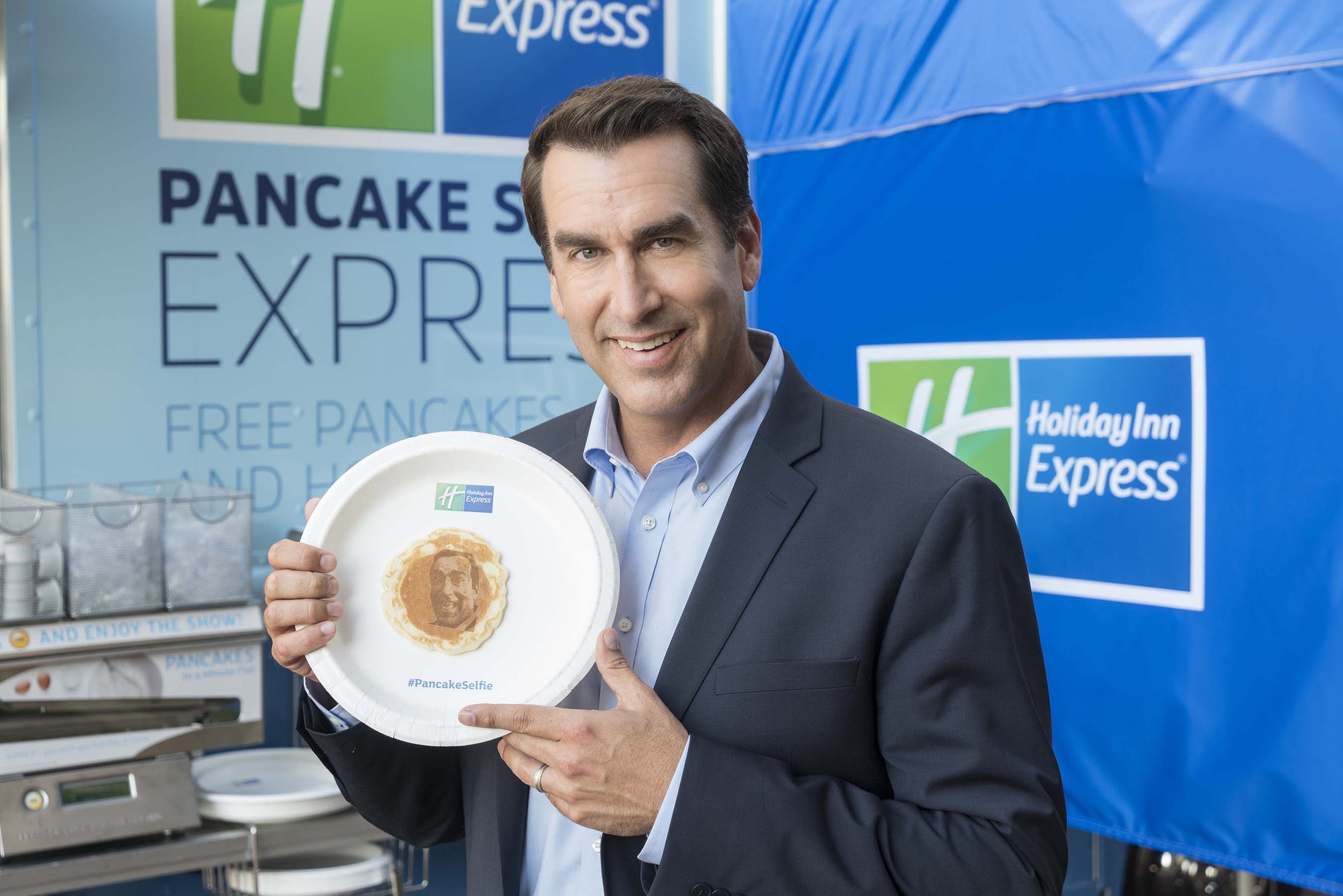 rob-riggle-shows-his-pancake-selfie-11-HR.jpg