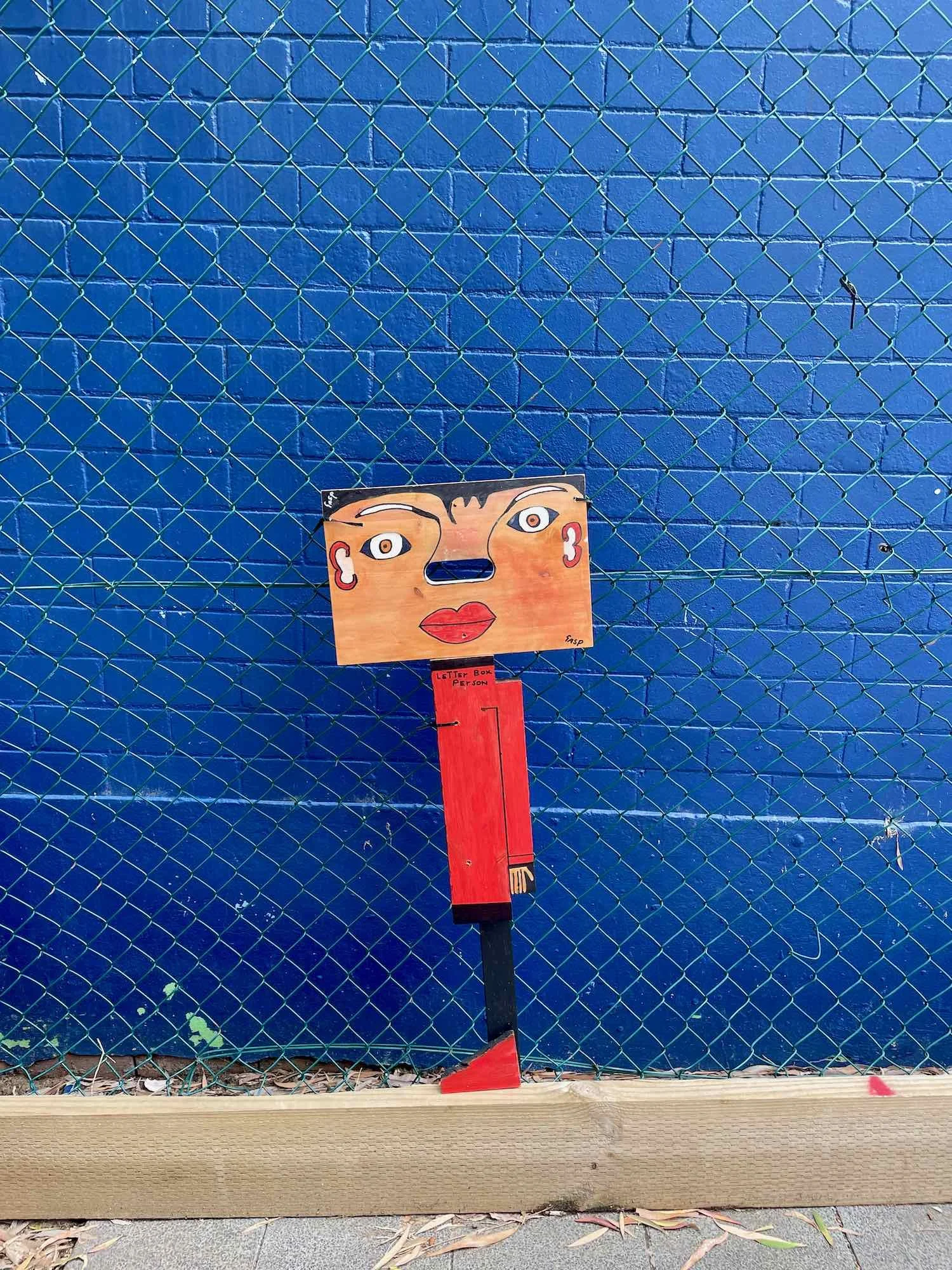 Figures on Chambers Street