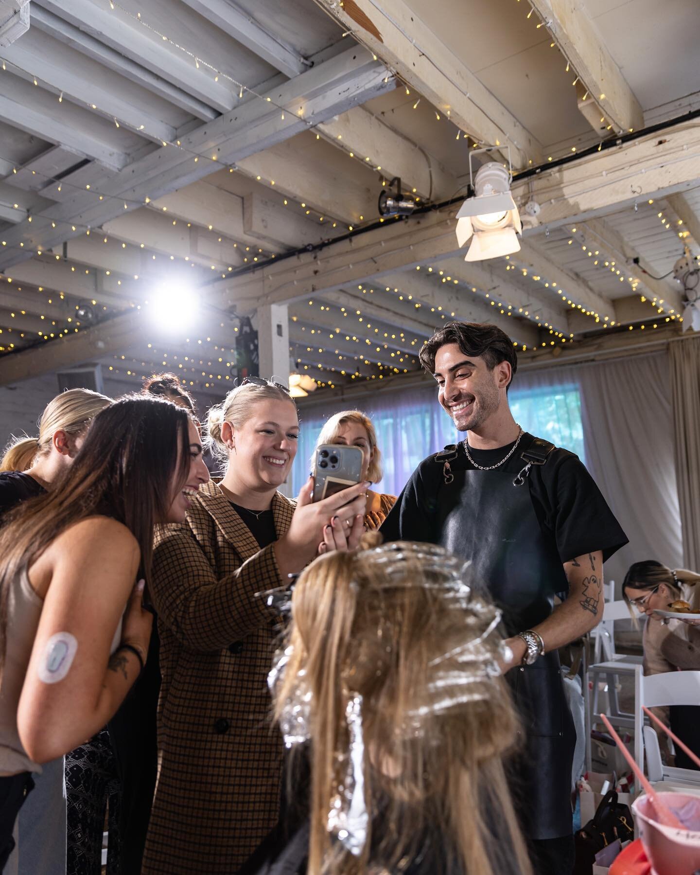 @michaelkellycolourist at work for #AUSSIEBLONDES with @originalmineral 💚

Monday was such an incredible day for our Hair &amp; Beauty Co. community, so much knowledge, so much talent, so much connection. 

Thank you Michael for sharing your experti