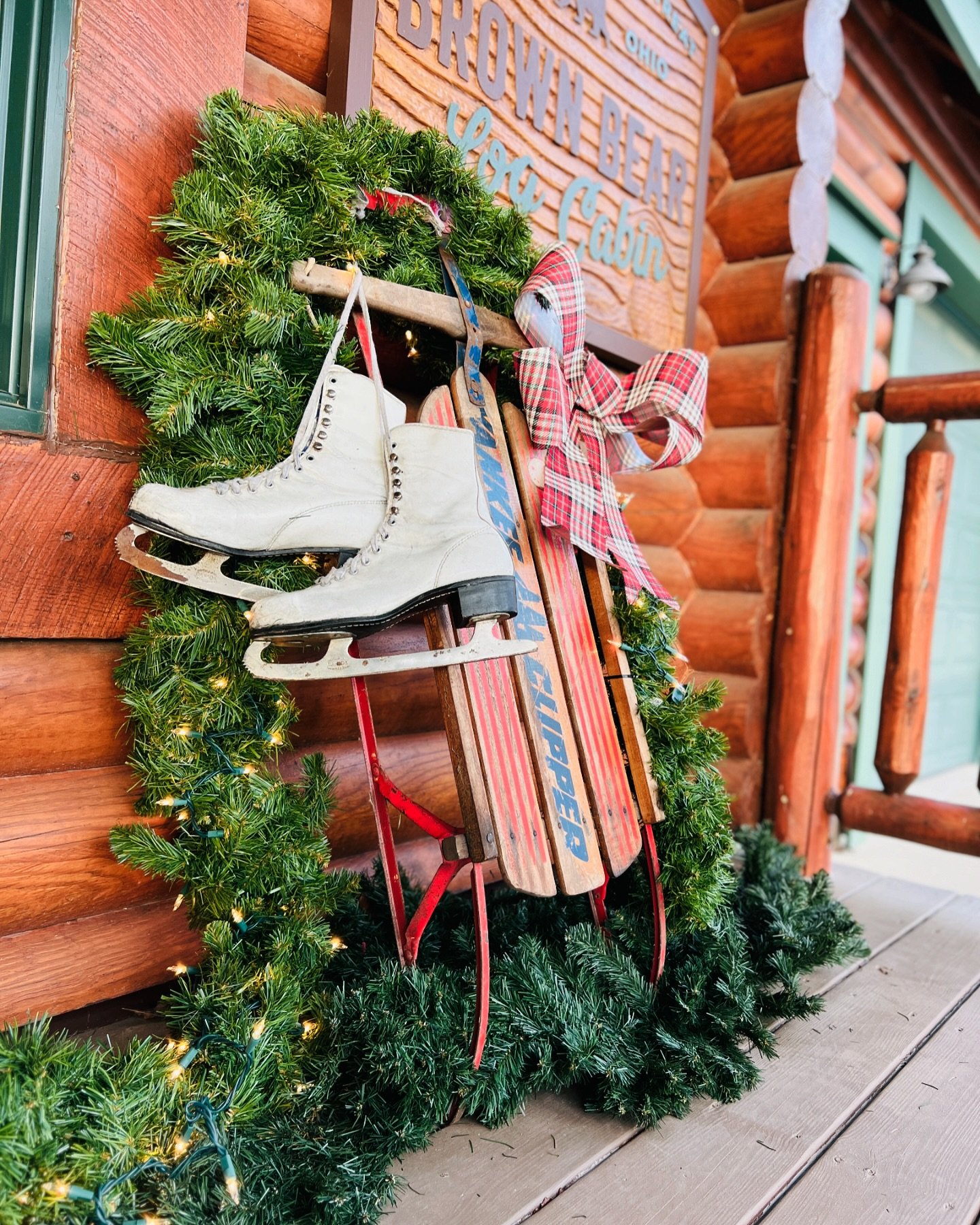 We&rsquo;re all set and excited to welcome our guests to the cabin this Christmas! Looking forward to them making wonderful memories together! 🎄🎅

#vacationrentals #christmasatthecabin #visitcelina #visitohio