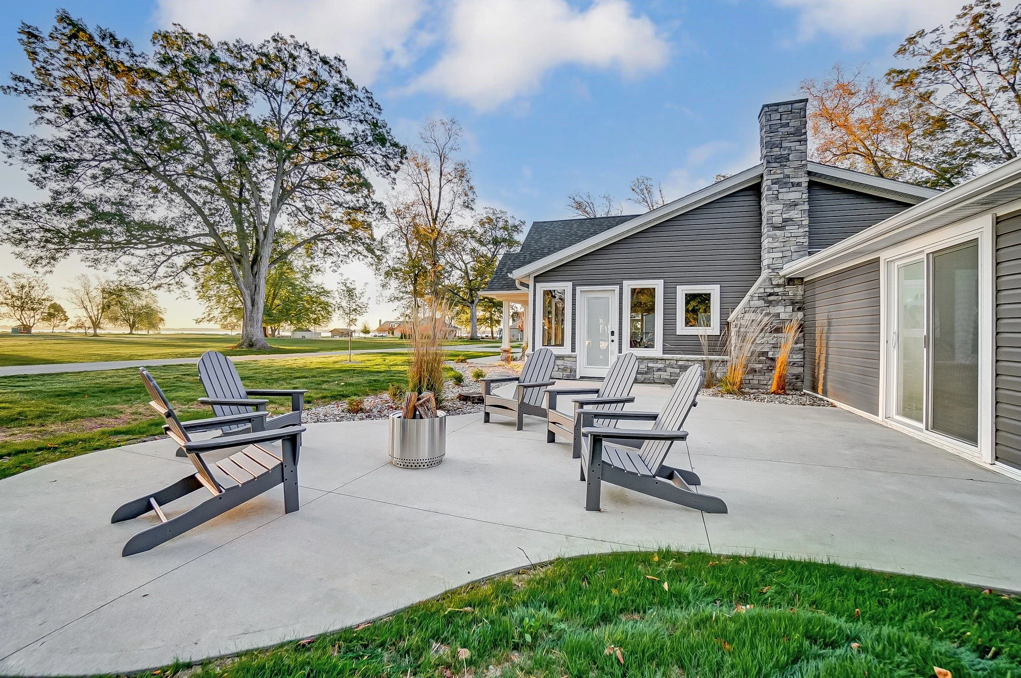 ✈️ Vacation Tip: Avoid TSA&hellip; just drive here.

No security lines.
No removing your shoes.
No 3 oz shampoo negotiations.
No middle seat next to the guy eating tuna.

Just park, walk in, and cannonball into vacation mode 🏡💦

Private pool ✔️
Pea