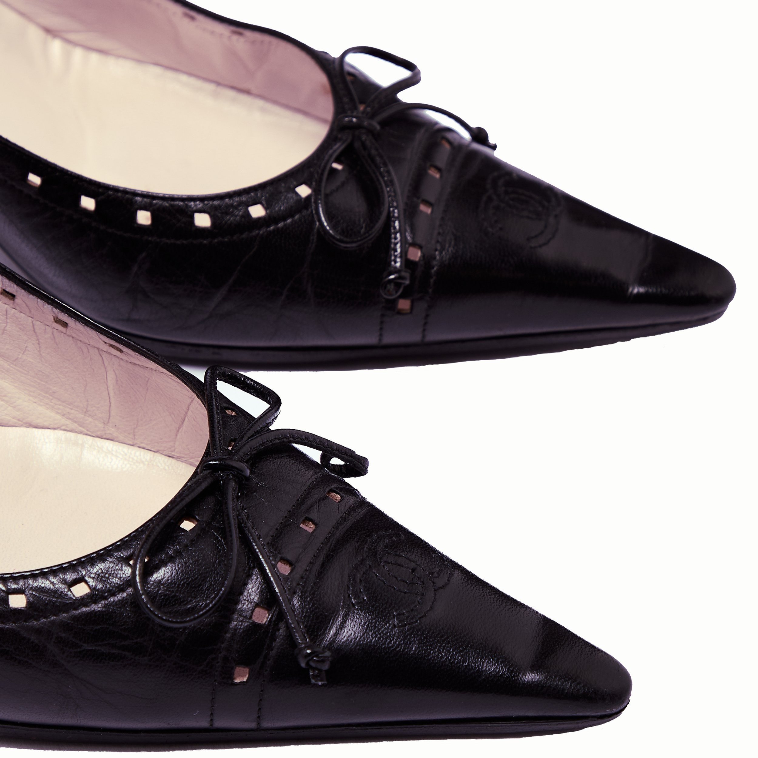 Chanel+by+Karl+Lagerfeld+Spring+2005+Black+Court+Heels_+6.jpg