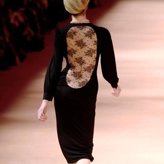 Alexander+Mcqueen+F%3AW+2005+Hitchcock+Dress.jpg