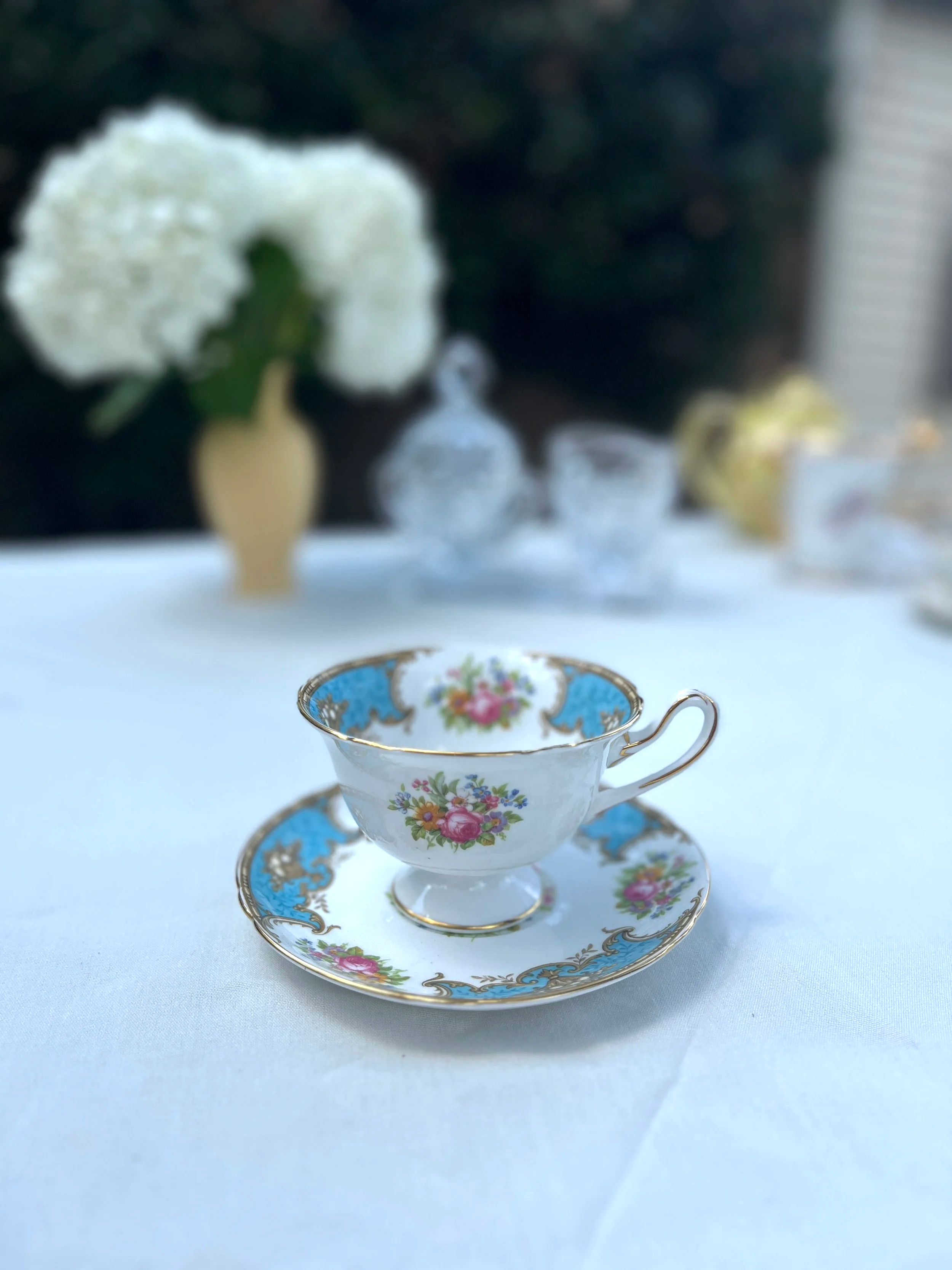 Tea Cups & Tea Saucers