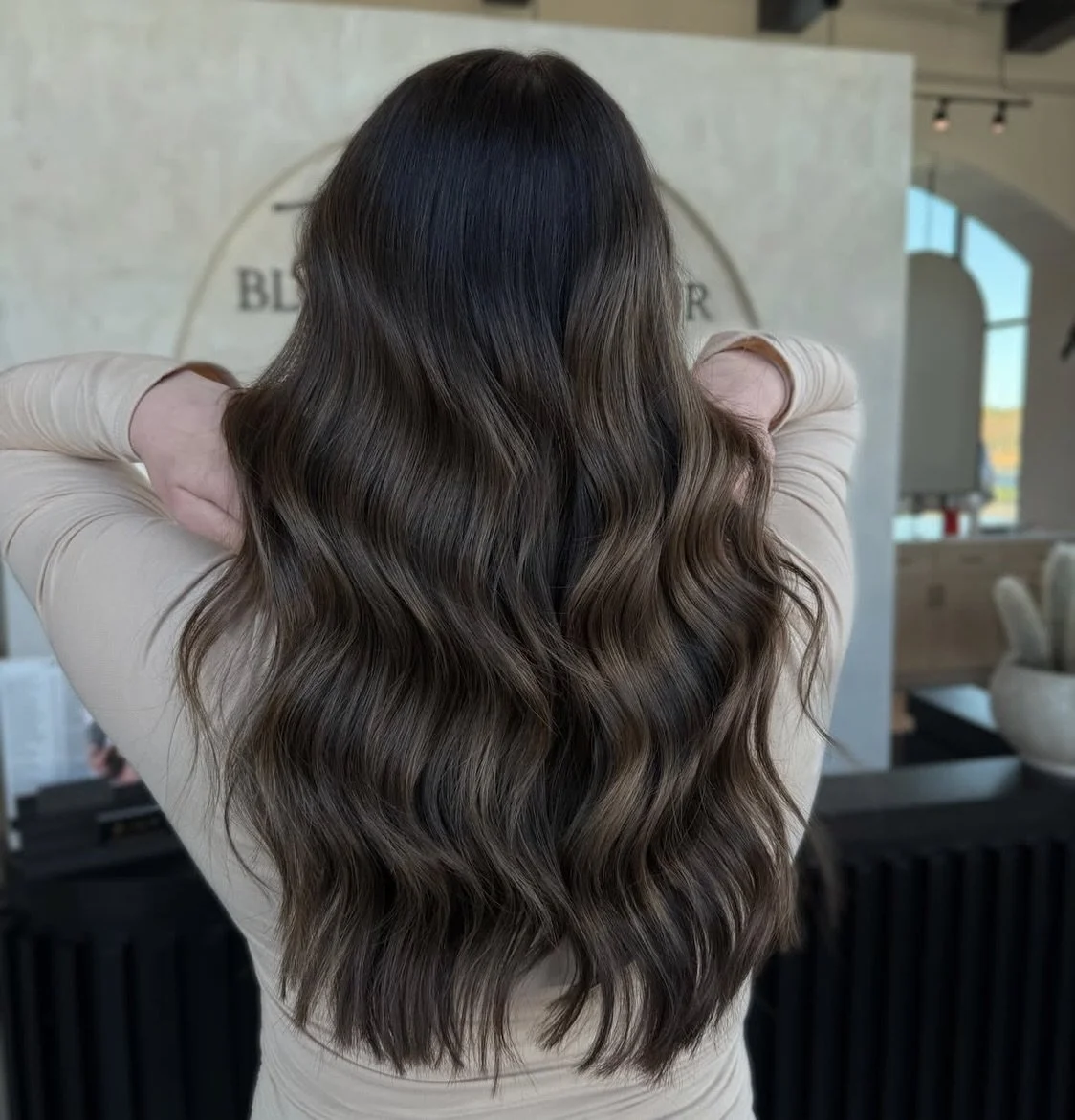 obsessed is an understatement 🪞✨

this dreamy brunette was done by the one and only, @sunnyaspenhair 🤍

#coloradohairsalon #nocohairsalon #coloradohairstylist #coloradohairextensions #firestonehairsalon denverhairstylist