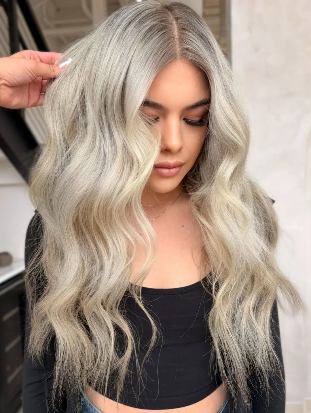 an icy blonde moment brought to you by @blondingbyclara 🧊

and yes&hellip; that&rsquo;s all her REAL hair !! (don&rsquo;t worry, we&rsquo;re jealous too 🤪)

#coloradohairsalon #nocohairsalon #coloradohairstylist #coloradohairextensions #firestoneha