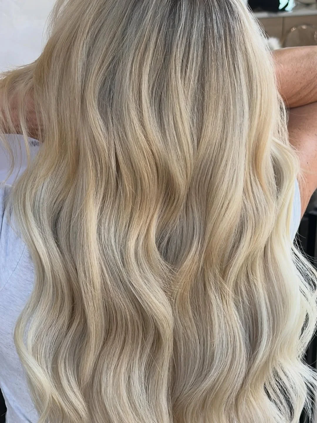 it&rsquo;s in the details 🫧  this seamless install by @tuscanyraehair is giving soft, dreamy, &amp; dimensional (ofc using @rumoredhairextensions ✨)   #coloradohairsalon #nocohairsalon #coloradohairstylist #coloradohairextensions #firestonehairsalon