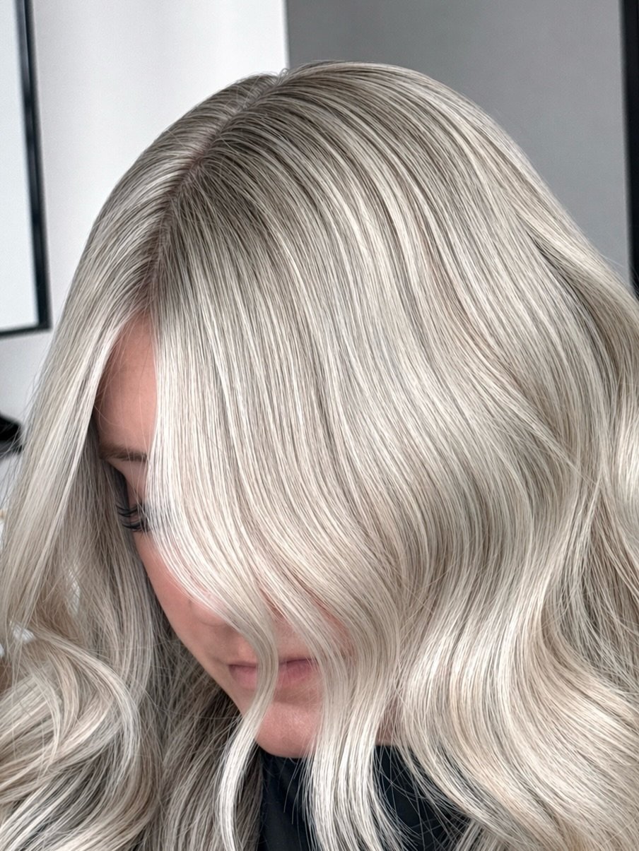 @madi.blondingparlour 🤝&nbsp;slaying an icy blonde

#coloradohairsalon #nocohairsalon #coloradohairstylist #coloradohairextensions #firestonehairsalon