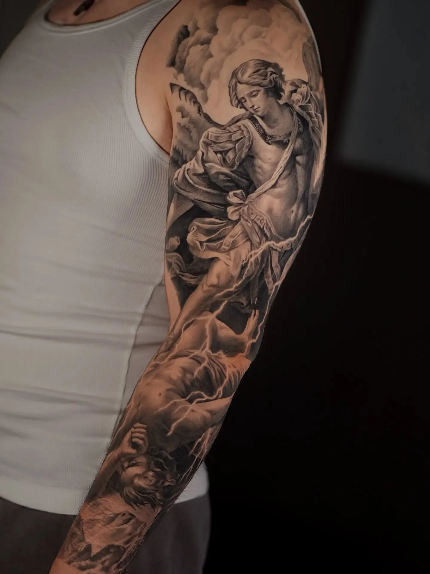 Beautifully healed outer sleeve by @edgcii of Saint Michael and the Fallen Angel! Get on Danny's books for Sept/Oct for your next stunning work of art!
@rawpigments @kwadron @og_produce #tattoo #blackandgreytattoo #religioustattoo #healed #orangecoun