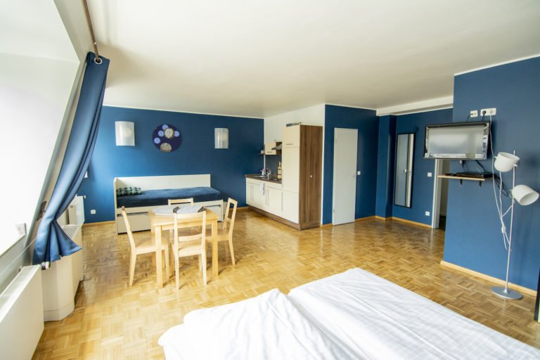 fully-equipped-apartment-five-elements-hostel-frankfurt-germany-768x512.jpg