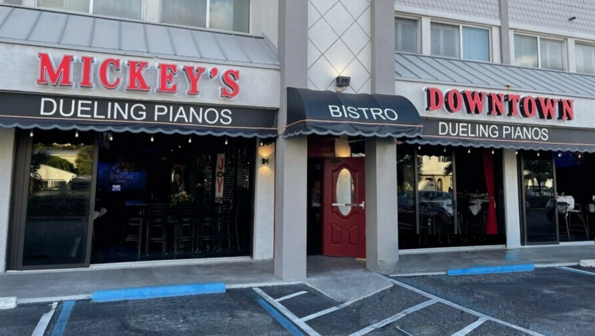 Mickey's Downtown Dueling Pianos Bar & Bistro