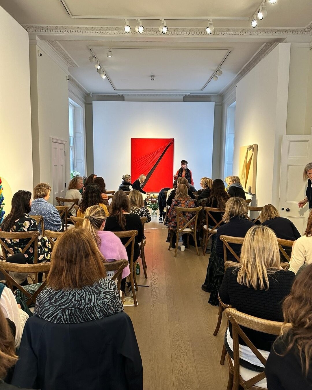 Such an honour to be with everyone on Saturday at our talk in London @timothytaylorgallery, hosted by Helen Taylor.

Talking about the New earth and the path of the awakening woman in collaboration with @davinamackail, who shared her absolute wisdom 