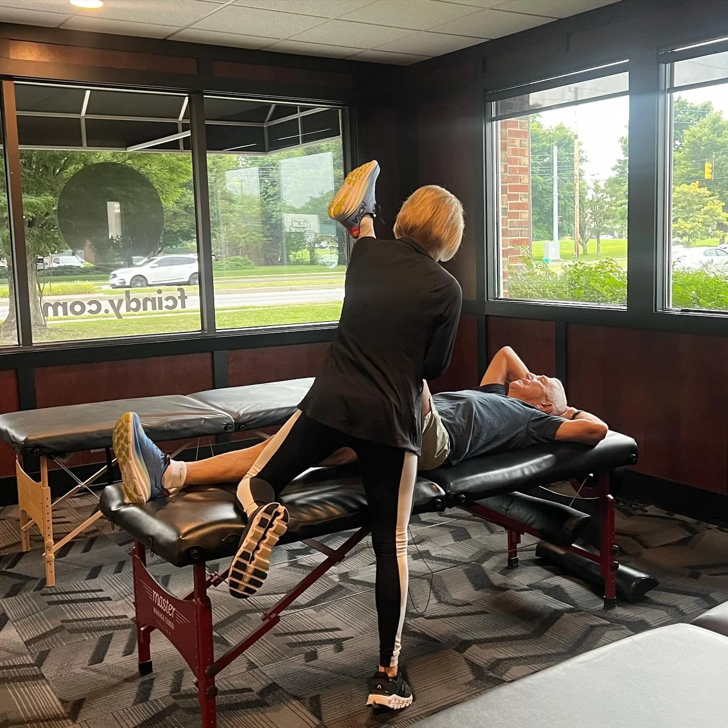 The work doesn&rsquo;t start or stop with weights. Stretching before and after workouts keeps your body strong, mobile, and injury-free. Every rep deserves a good stretch! 

#indianapolis #fitness #personaltrainingindianapolis