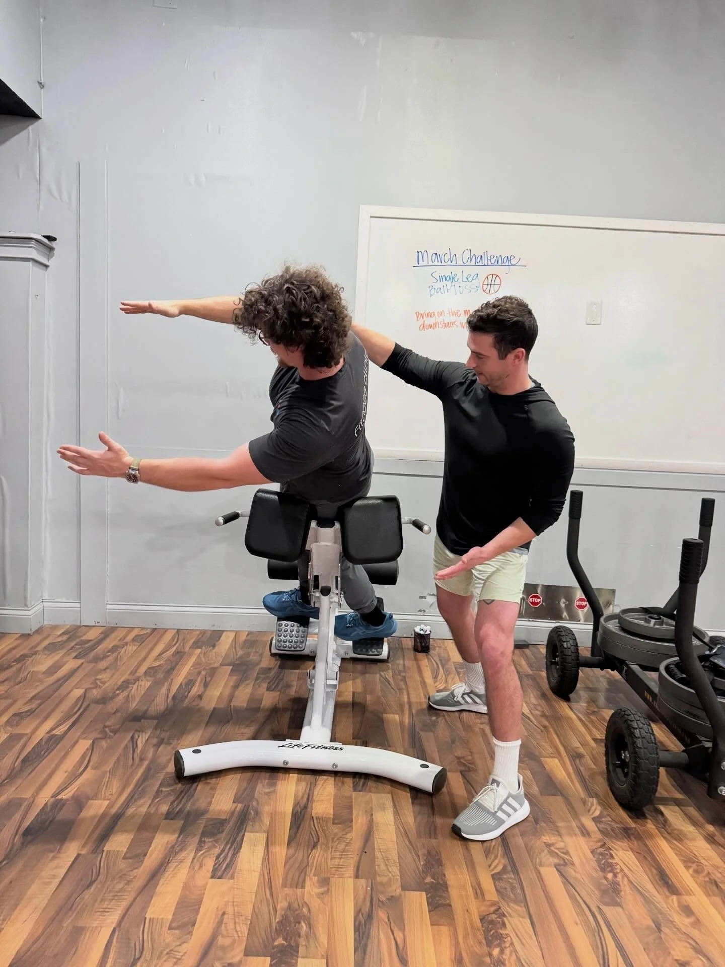 Here at the fitness clinic we learn from one another, help each other up, and support Andrew&rsquo;s new man bun phase! 

#gymfunny #pistolsquatchallenge #trainerstrainingtrainers #manbun #fitness