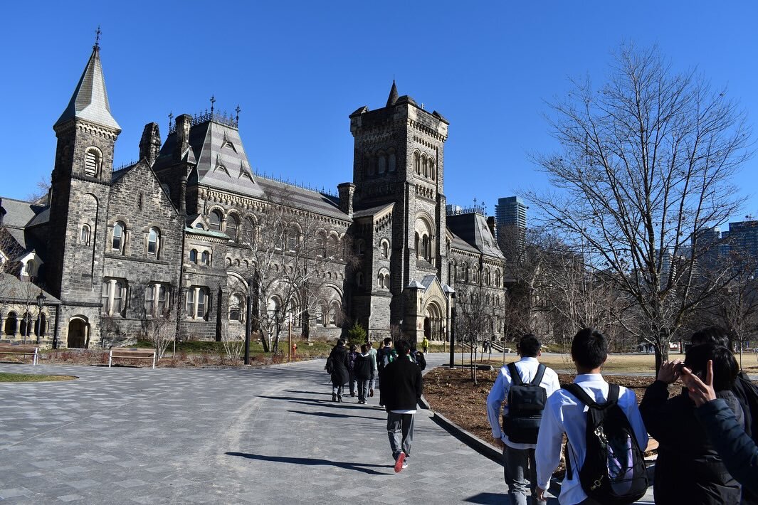 Thank you @uoft for hosting Royal Crown Students for an insightful and engaging tour. We appreciate the hospitality extended to our students and the opportunity to explore the distinguished campus facilities. 

#royalcrownschool