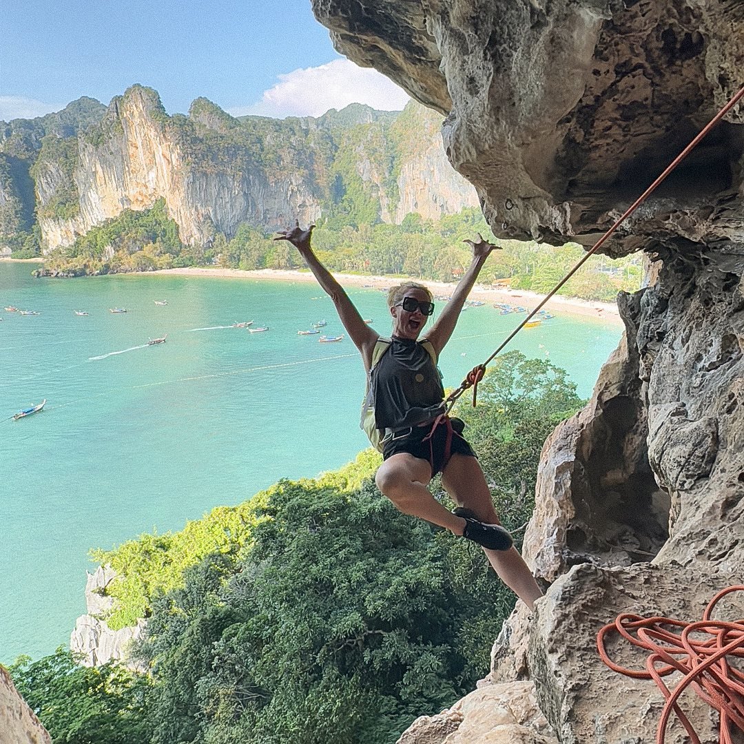 If you want to live your BEST LIFE in Thailand like our very own @aminawithlove&hellip; JOIN US for our Thai Vibe wellness + adventure retreat February 2025 😍✈️🥳 

February 11-21st we&rsquo;ll be jetting off to Thailand to explore Bangkok as well a