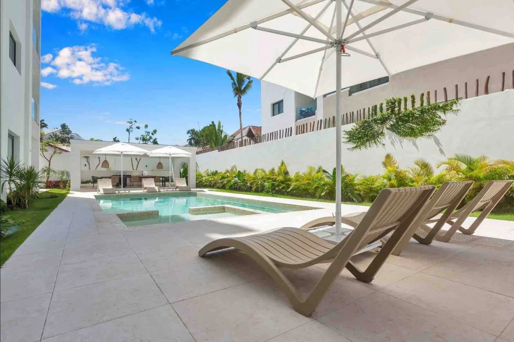 Beach Suite Pool Area (3).jpeg