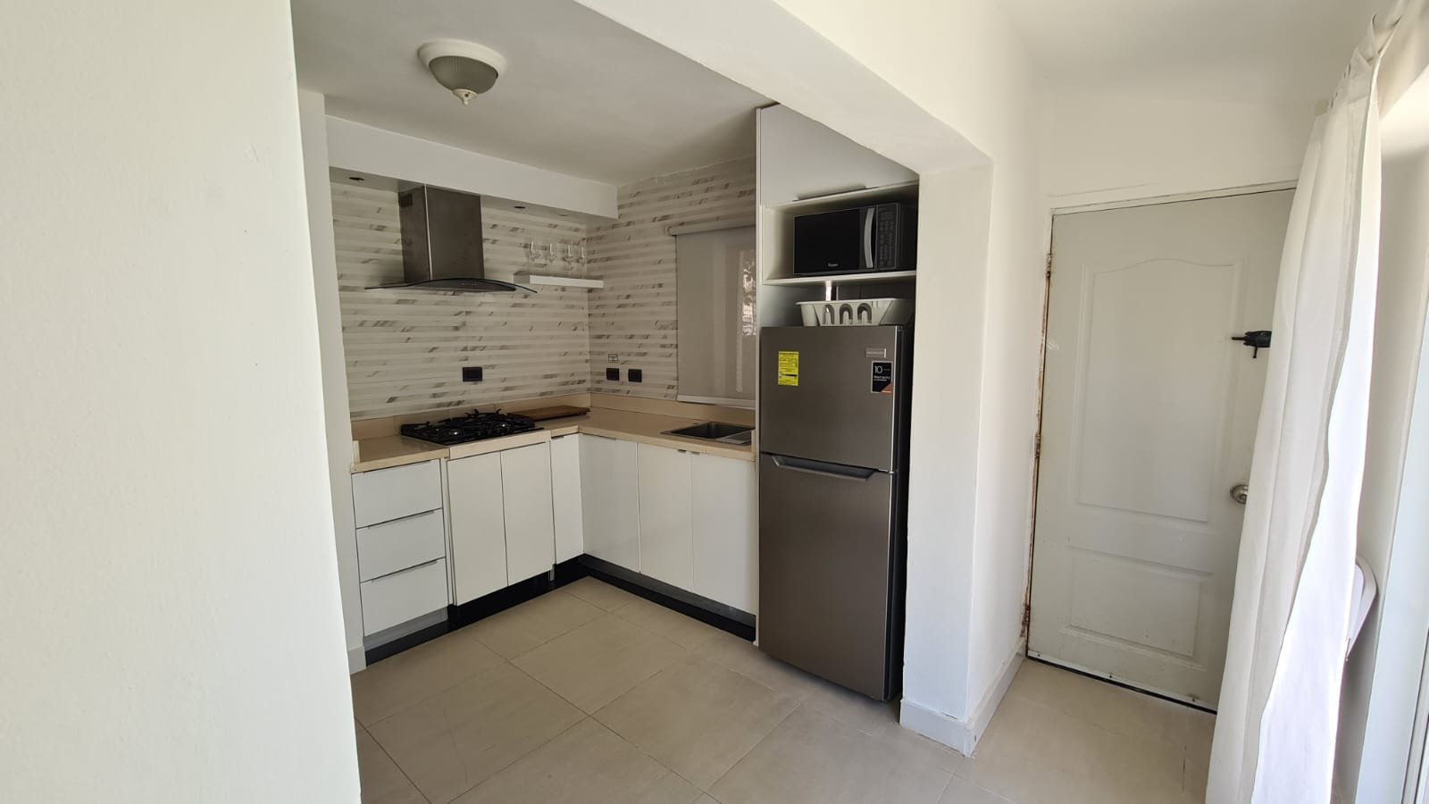 Beachside apt 2.jpg