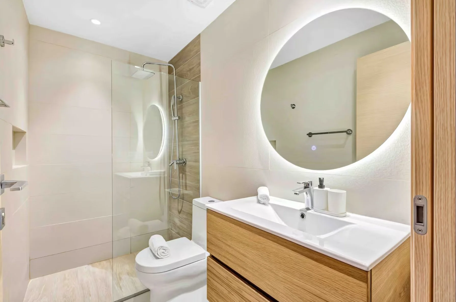 Beach Suite Guest Bathroom 2.jpeg