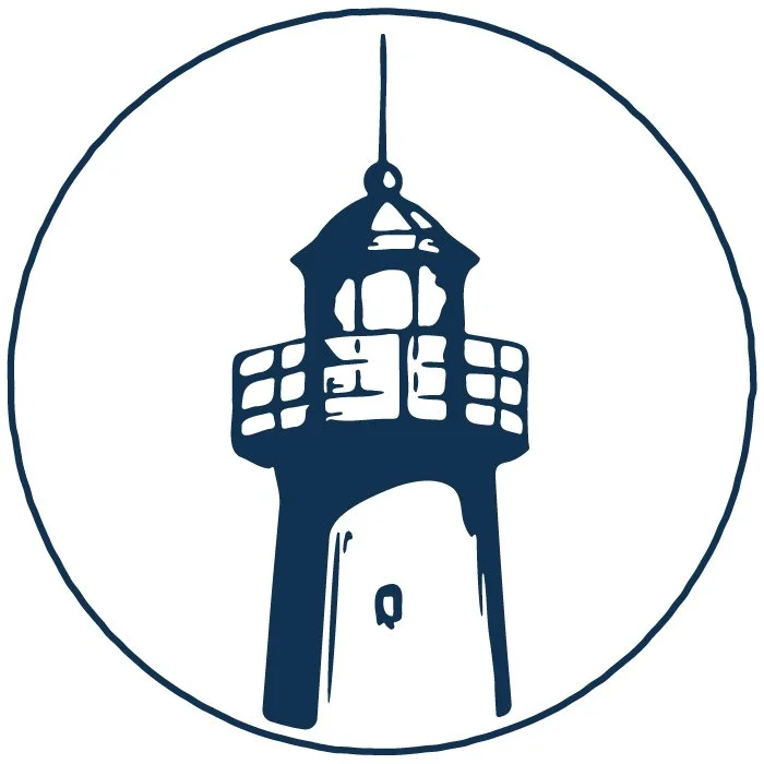 Illustration of a lighthouse enclosed in a circle.
