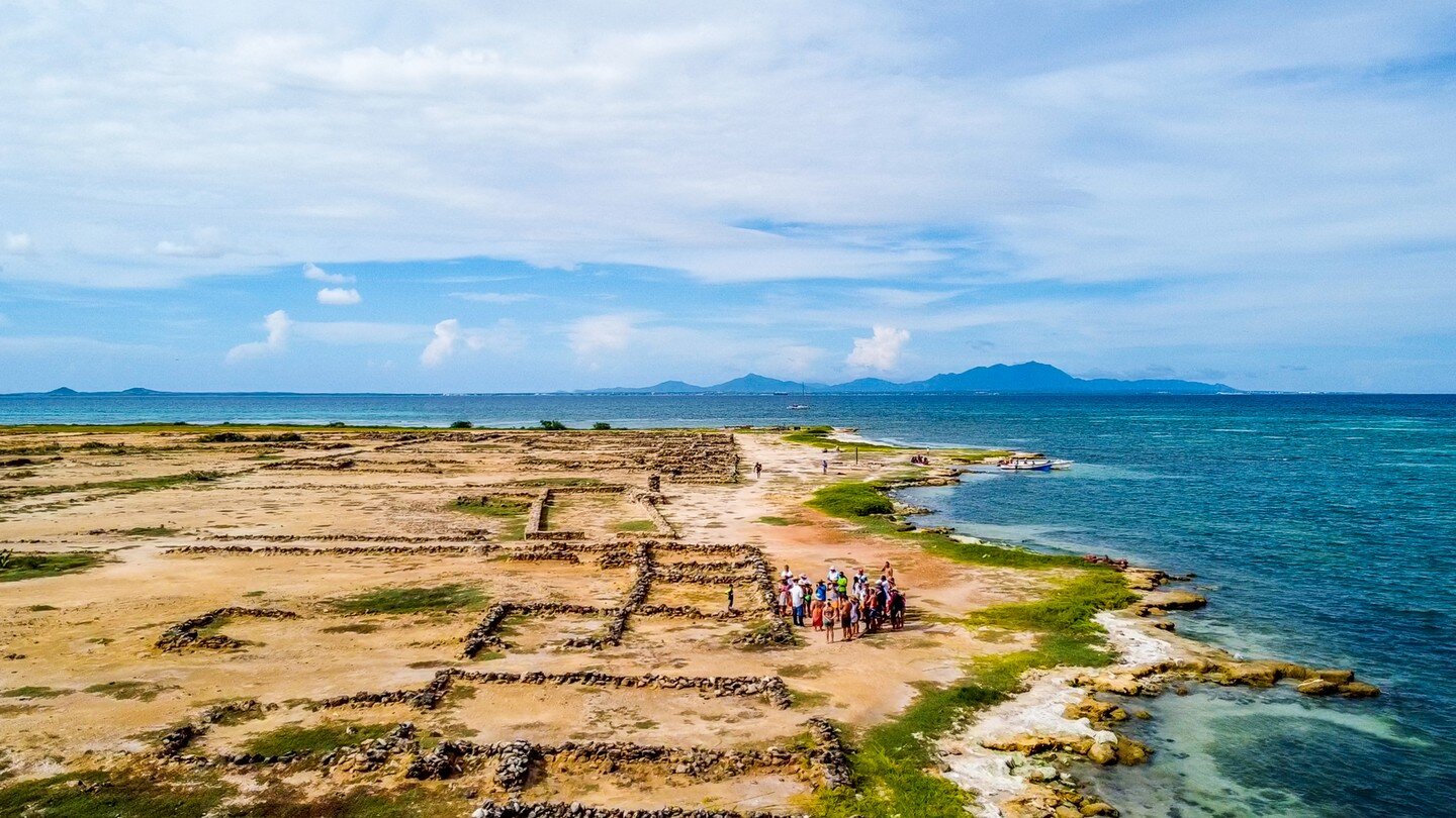 #MargaritaEnUnaFoto

La fant&aacute;stica e injustamente ignorada Nueva C&aacute;diz de Cubagua, en el fondo la Isla de Margarita con la Sierra del Copey y Las Tetas de Mar&iacute;a Guevara 

Nueva C&aacute;diz de Cubagua, Estado Nueva Esparta - 2021