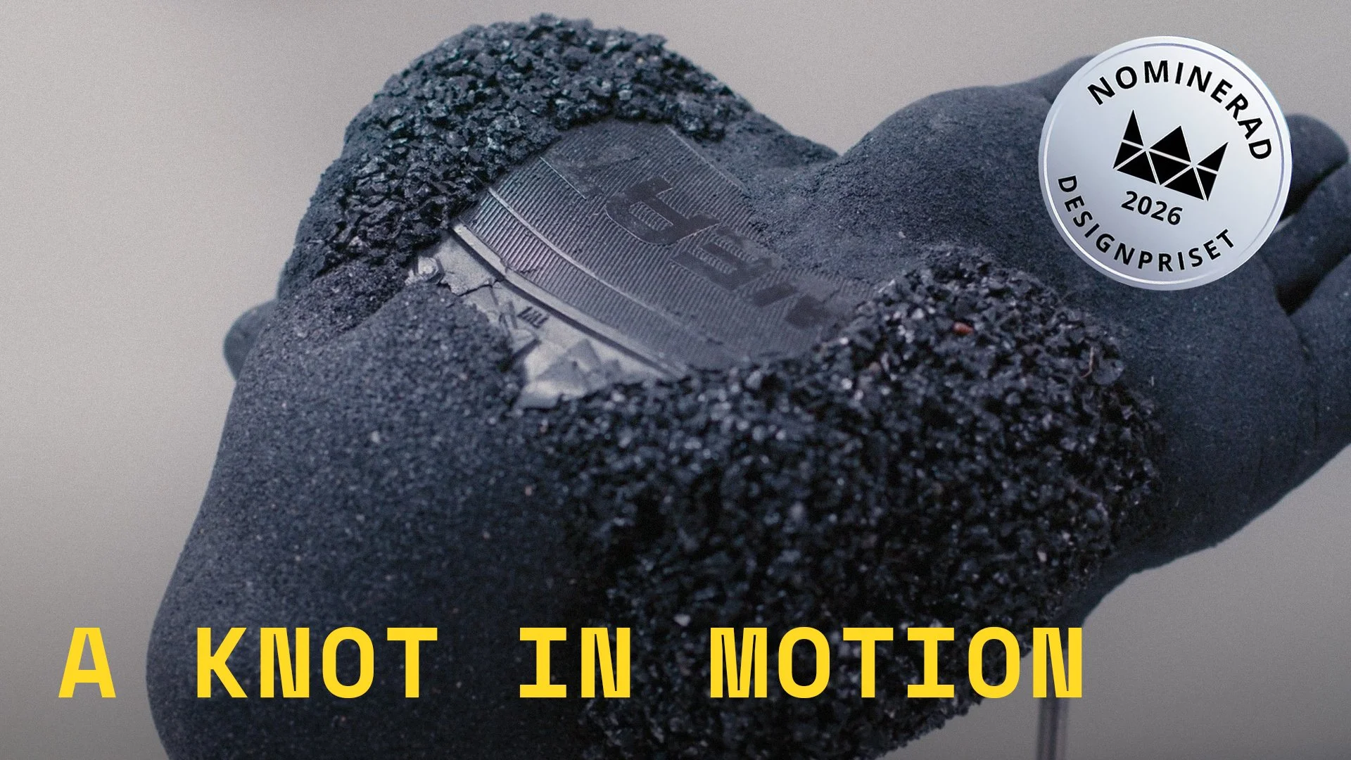 A Knot in Motion