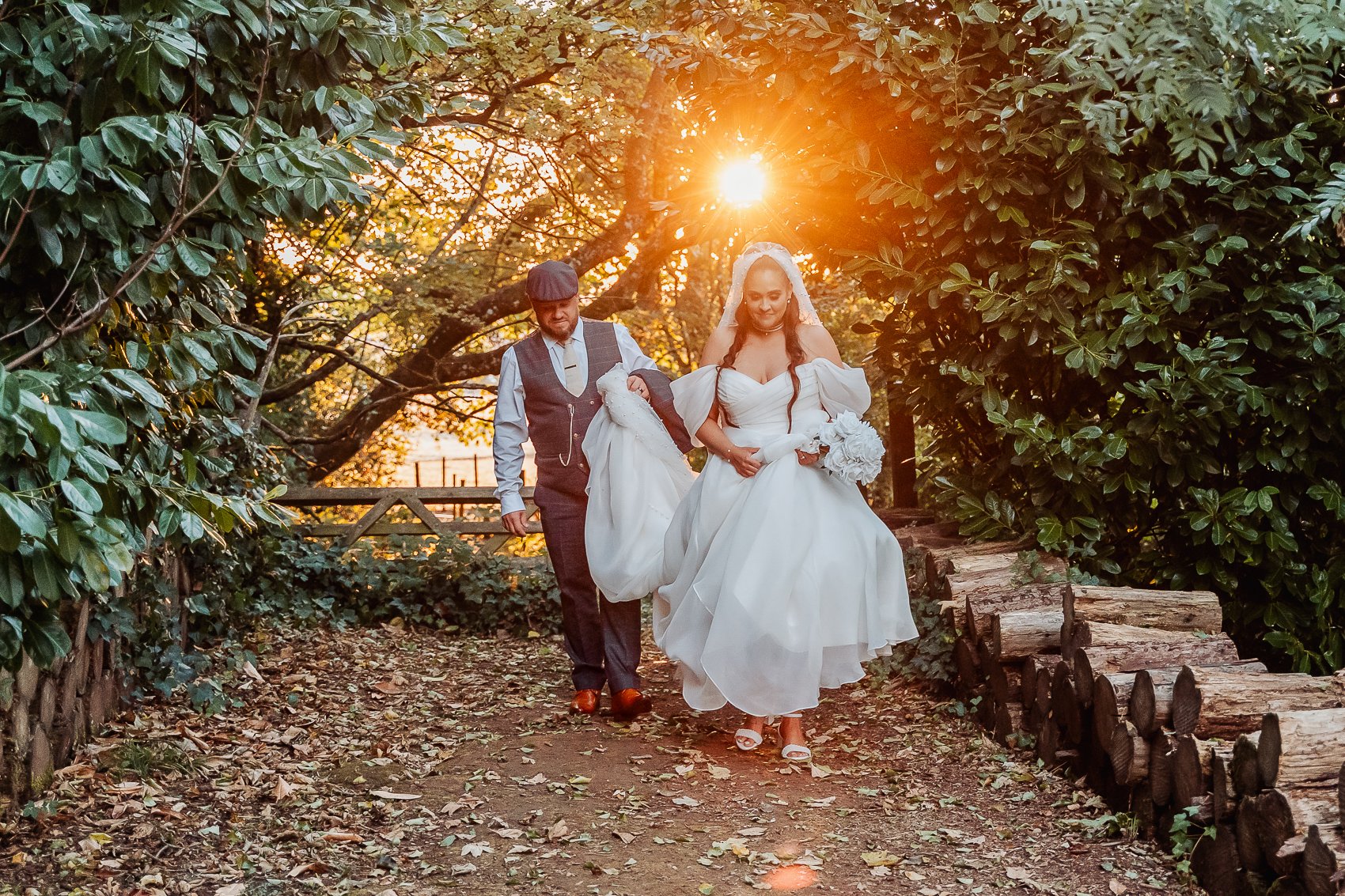 Laura &amp; Ash's Sunny Summer Wedding at Cadbury House, Somerset