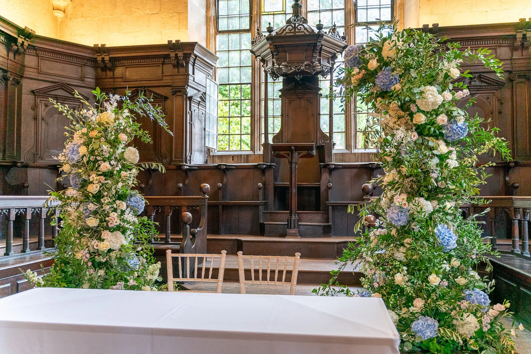 095-joe-stacey-convocation-house-wedding-flowers-bodleian.jpg
