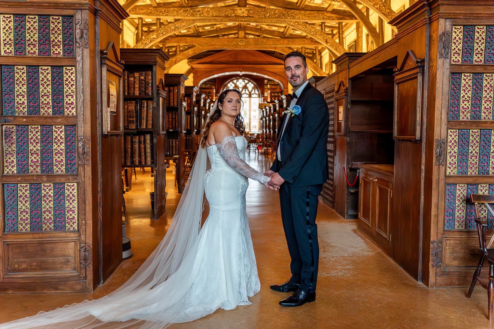 538-joe-stacey-bride-groom-duke-humfreys-library-oxford.jpg