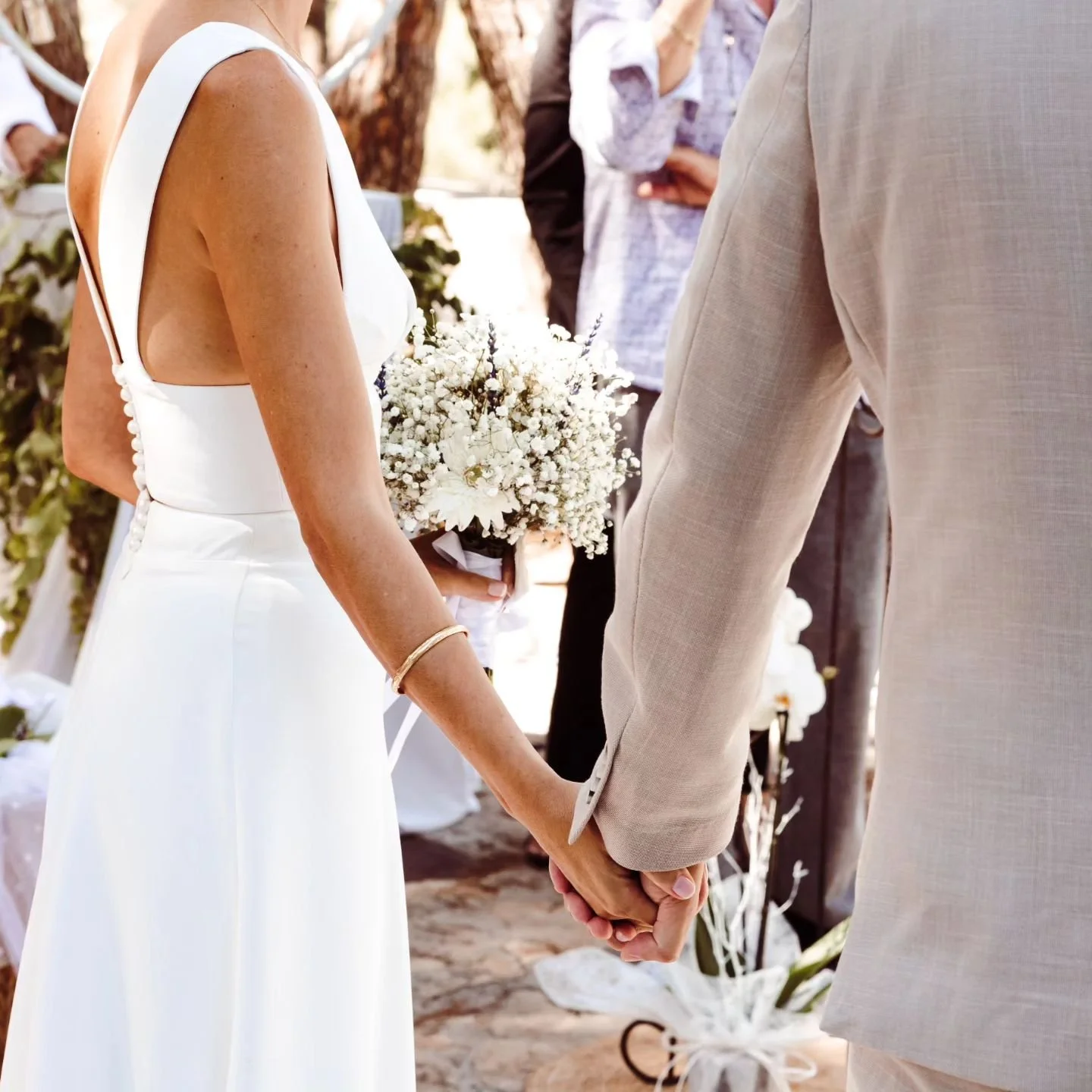 Y asi casi sin pesta&ntilde;ear han pasado dos a&ntilde;os de este m&aacute;gico ritual de uni&oacute;n ✨️

Que sigamos sostenidos de la mano con compasi&oacute;n y humildad. Que el amor sea nuestra guia para seguir creciendo. Y que continuemos hacie